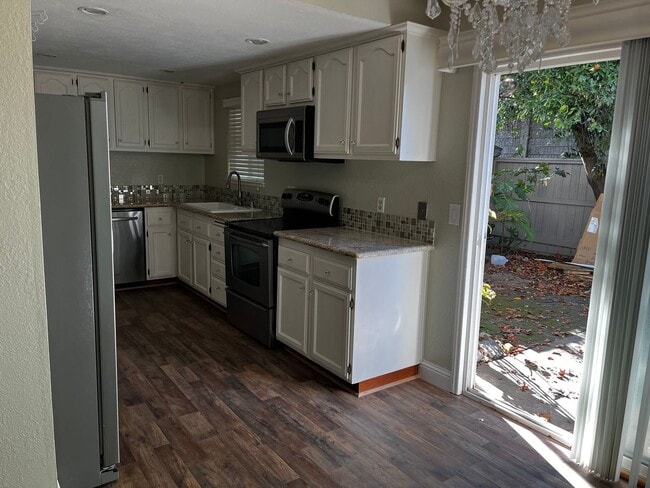 Building Photo - NICE TWO STORY CONDO IN CITRUS HEIGHTS!