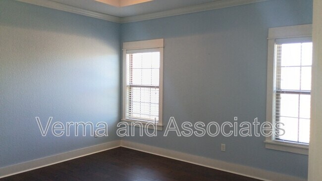 Building Photo - 1610 Sweetbriar Way