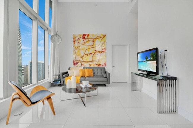 Building Photo - 485 Brickell Ave