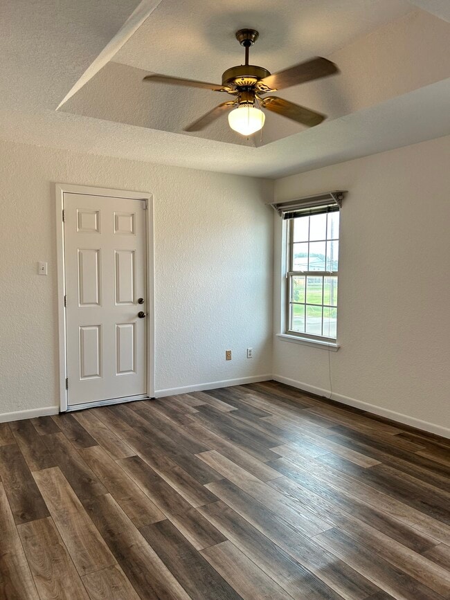 Building Photo - 4042 Laguna Shores Rd