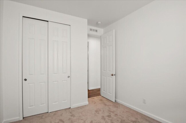 Building Photo - Like new home available now!