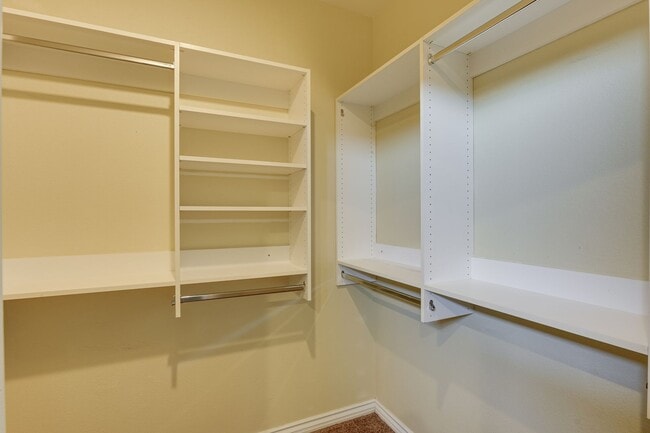 Building Photo - Upgraded Home in Lamplight Gated Community with Pool!