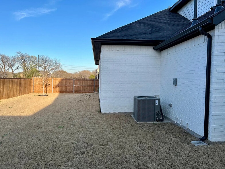 Building Photo - 8313 Sayers Ln