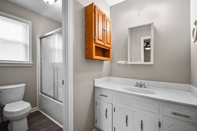 Building Photo - Pet Friendly Three Bedroom!