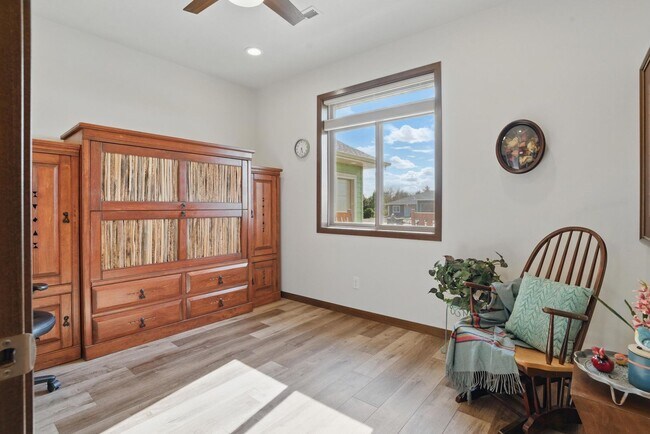 Building Photo - 5700 Island Ct