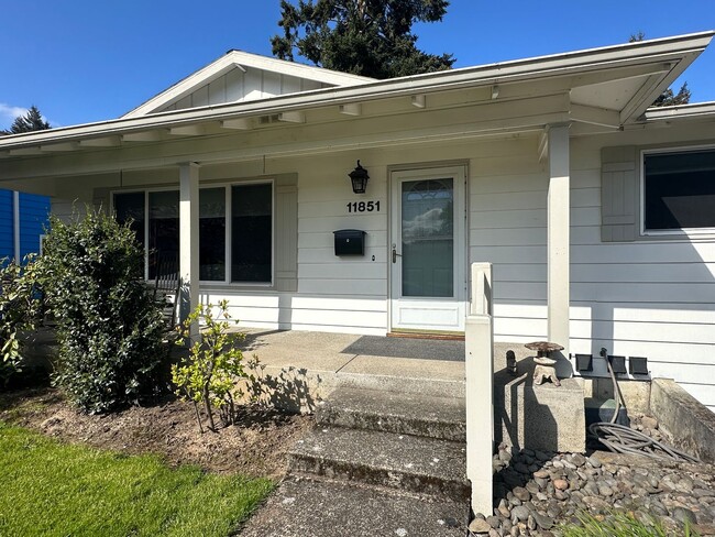 Building Photo - Luxury Furnished Rental in Milwaukie