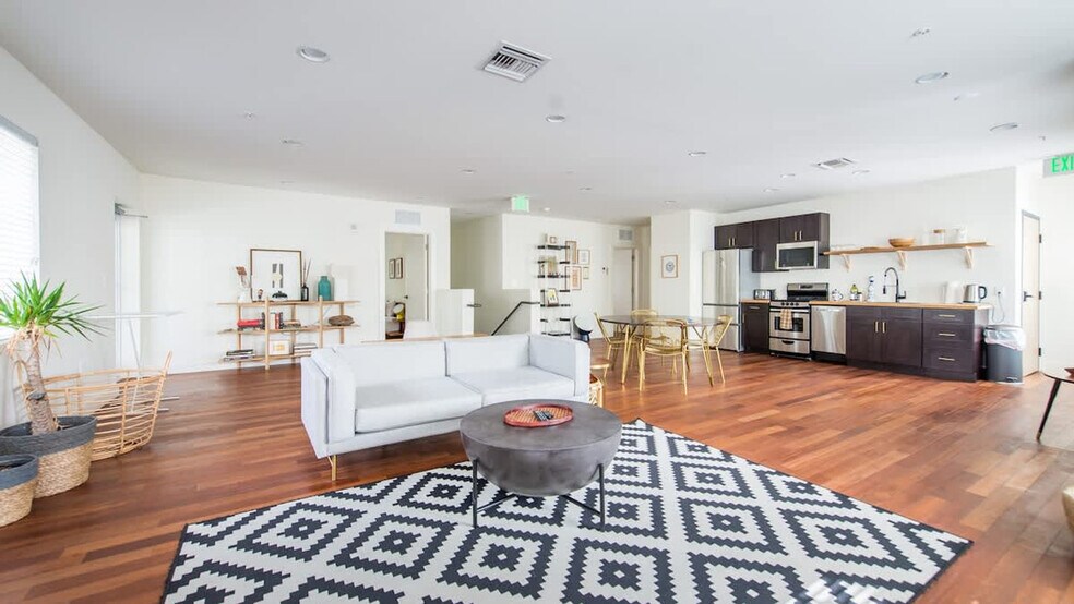 Primary Photo - 747 4th St