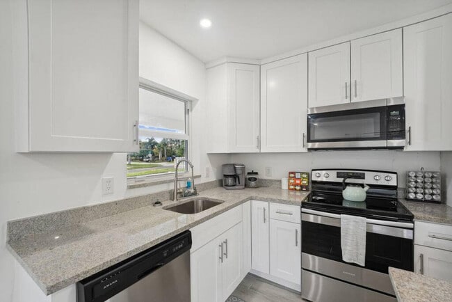 Building Photo - 3133 Albatross Rd