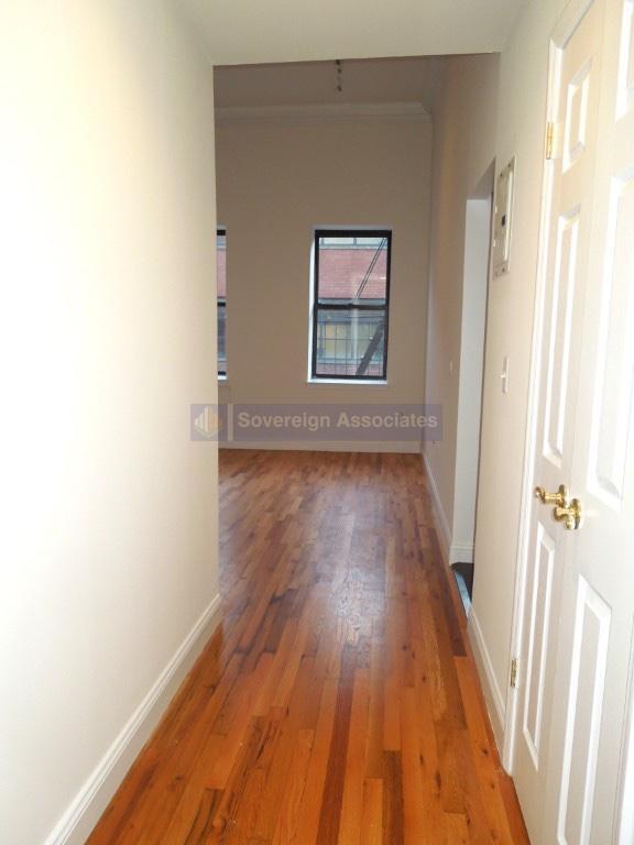 Building Photo - 525 W 49th St