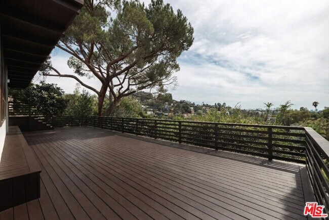 Building Photo - 2020 Mayview Dr