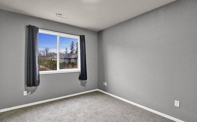 Building Photo - Beautiful 4 Bedroom Home in Desirable Willamette Landing!!