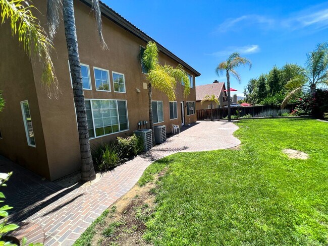 Building Photo - Spacious 4 Bedroom 3 Bathroom Home with 3 ...