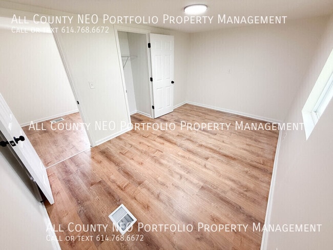 Building Photo - 560 Trevitt St
