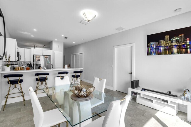 Building Photo - 1515 SW 65th Pl