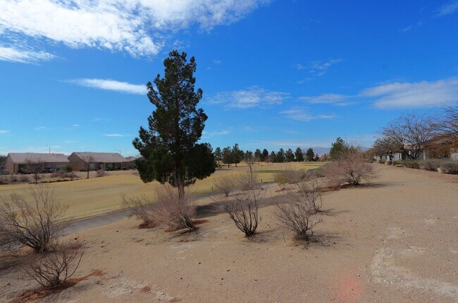 Building Photo - Lovely Home