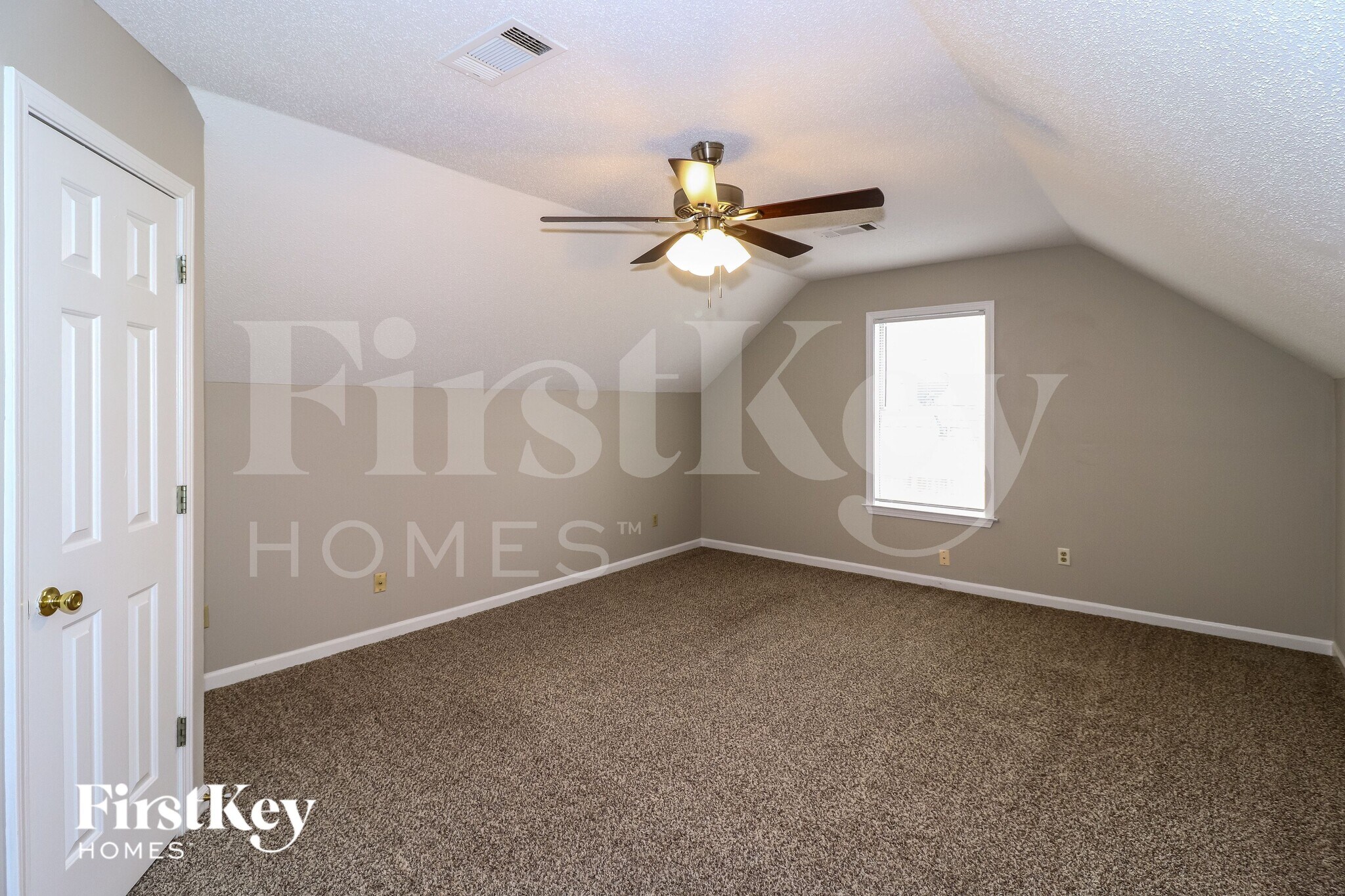 Building Photo - 9689 Kingsridge Dr