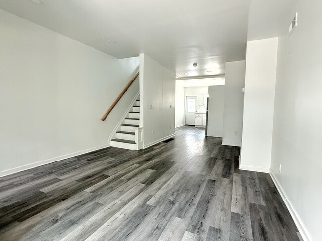 Building Photo - 1520 S Myrtlewood St