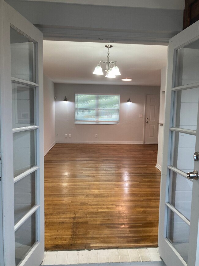 Building Photo - 6923 Gaillardia Rd S