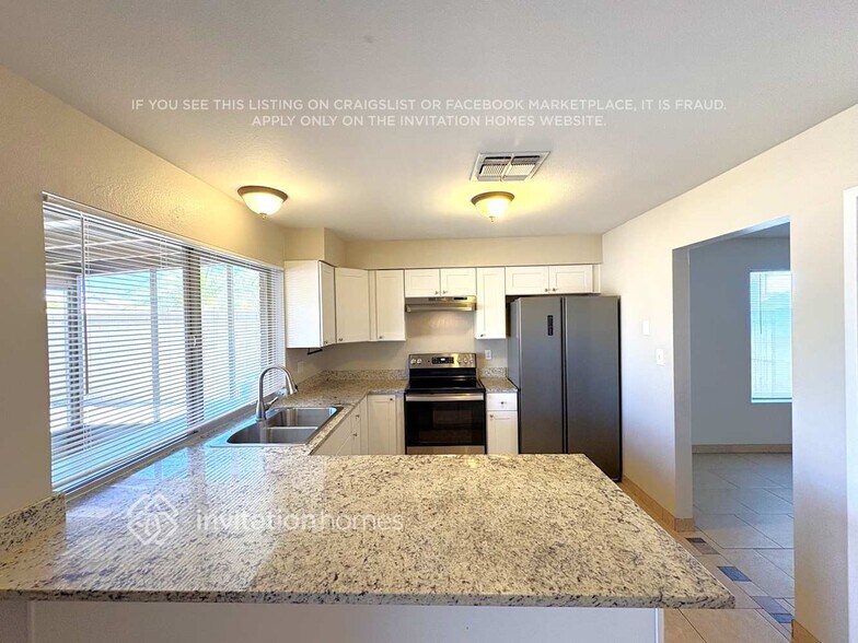 Building Photo - 5652 W Cochise Dr