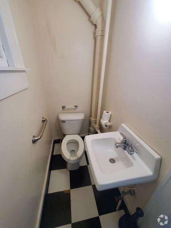 Building Photo - 920-924 Romayne - 5 unit (ACE Property)