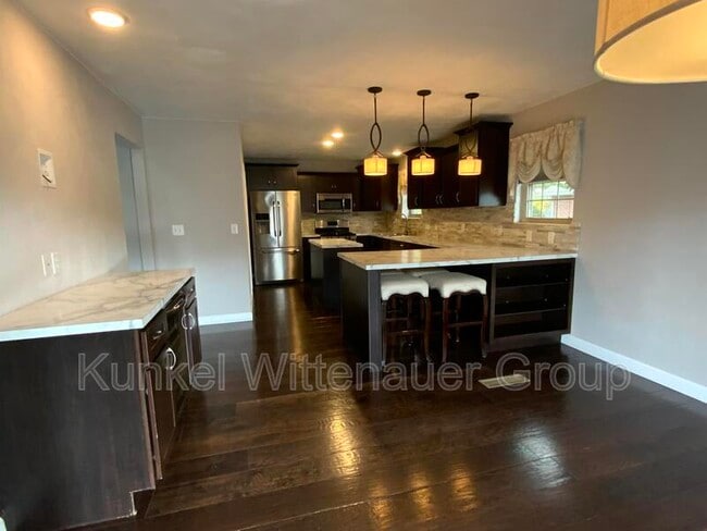 Building Photo - 1721 Spruce Hill Dr