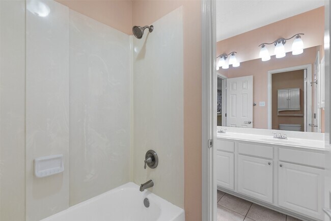 Building Photo - 18 Valley Mead Pl