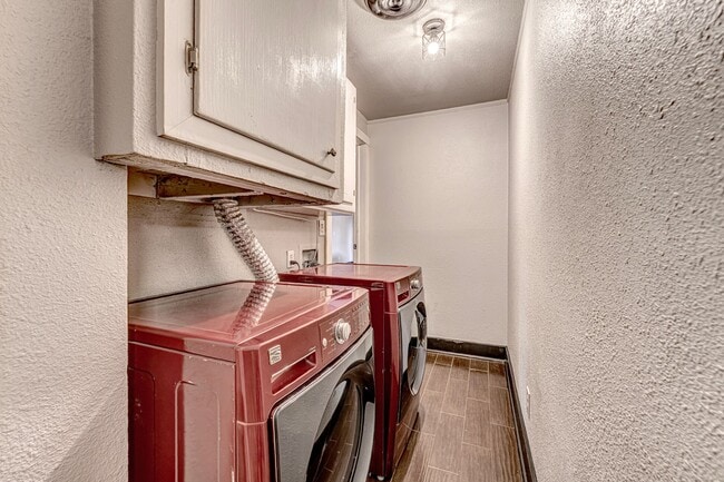 Building Photo - Fully Furnished Rental