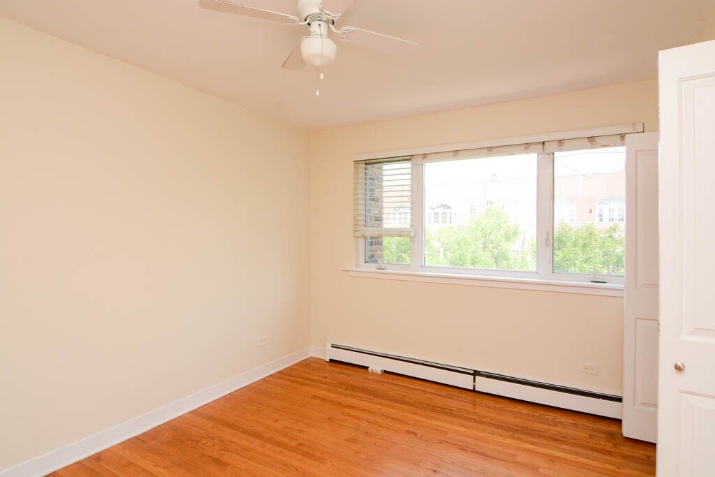 Building Photo - 675 W Wrightwood Ave