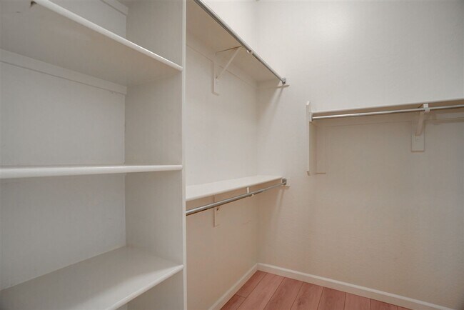 Building Photo - 3 Bedroom, 2 Bathroom Townhome in Granvill...