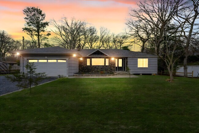 Primary Photo - 257 Southlawn Ave