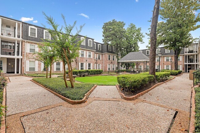 Building Photo - 357 N Post Oak Ln