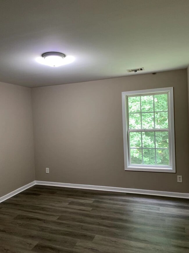 Building Photo - 5510 Village View Ln