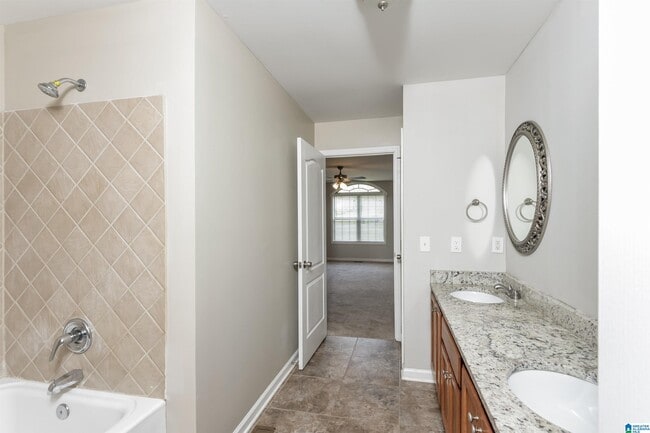 Building Photo - 650650 Starlite Dr