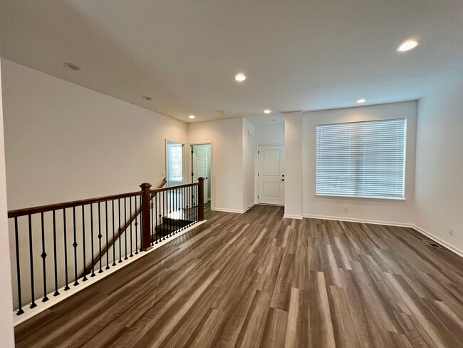 Building Photo - Beautiful 3 bedroom townhome for rent in B...