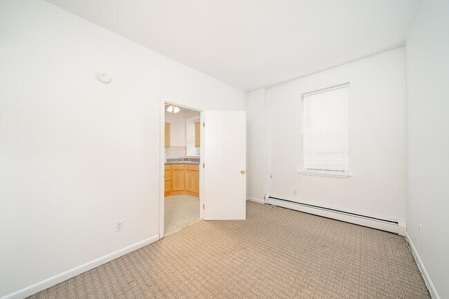 Building Photo - 314 Paterson Plank Rd