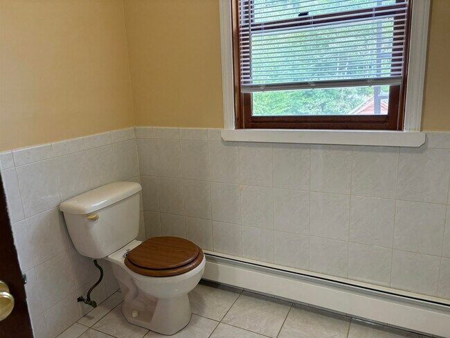 Building Photo - 147 Mansion Rd