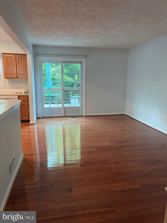 Building Photo - 7209 Lake Cove Dr