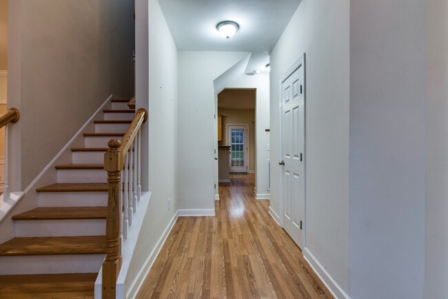 Building Photo - **ESTABLISHED NEIGHBORHOOD, AMAZING LOCATION**