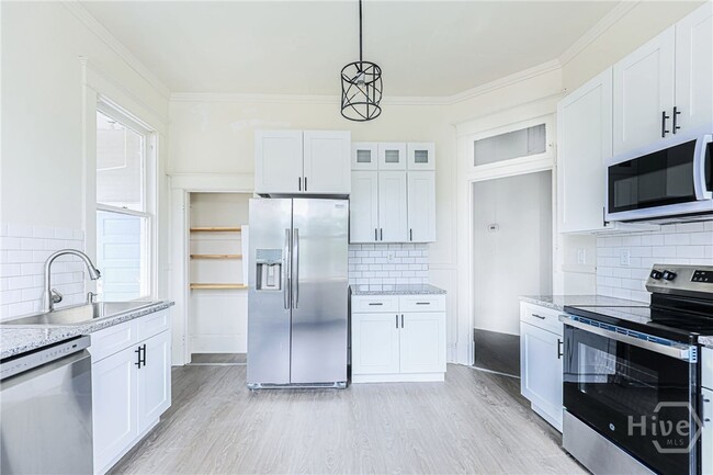 Building Photo - 316 W 40th St