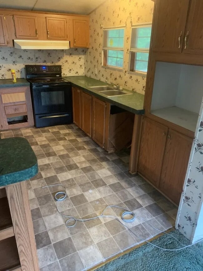 Building Photo - 3 Bedroom 2 Bedroom House