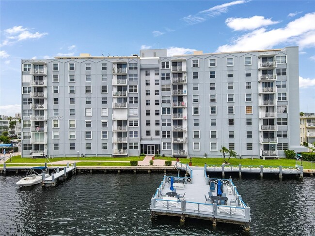 Building Photo - 430 Golden Isles Dr