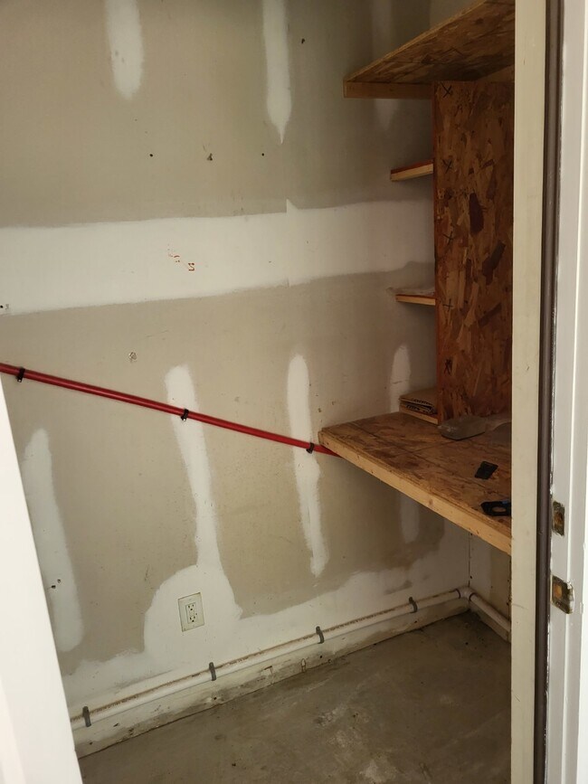 Building Photo - "Charming 2-Bedroom Townhouse on Skillmast...