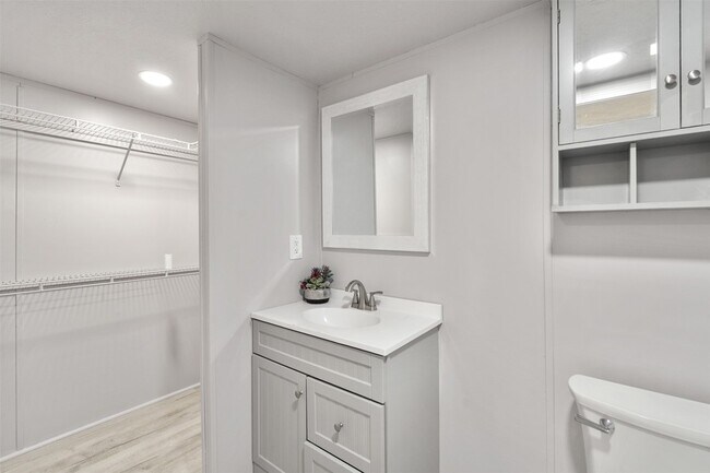 Building Photo - 361 Box Road Unit