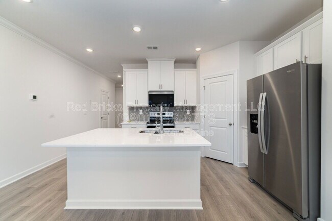 Building Photo - 4039 Smt Wds Dr