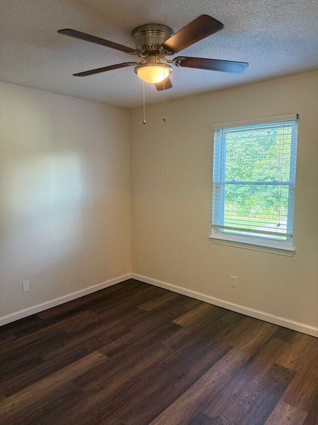 Building Photo - East Ridge Townhome