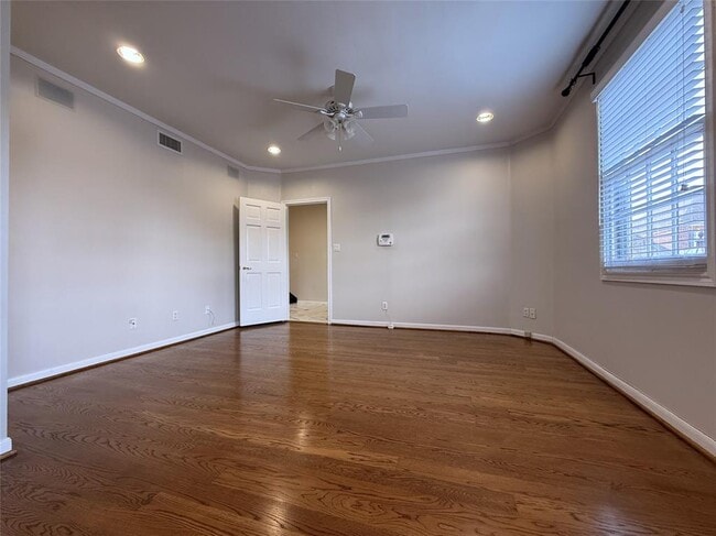 Building Photo - 2813 Saint St