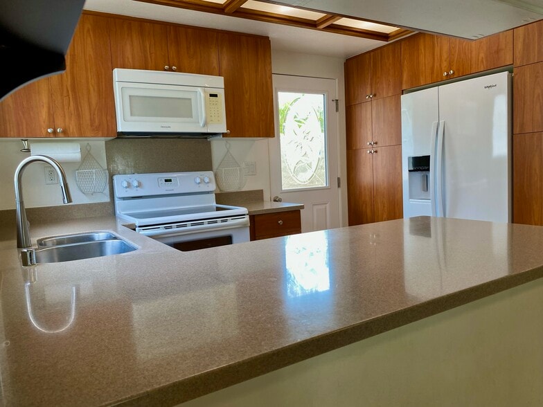 Building Photo - 211 Kawaihae St