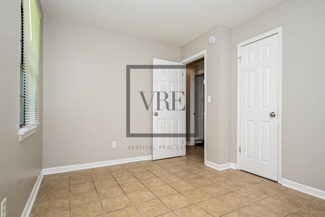 Building Photo - 125 Grove Creek Dr