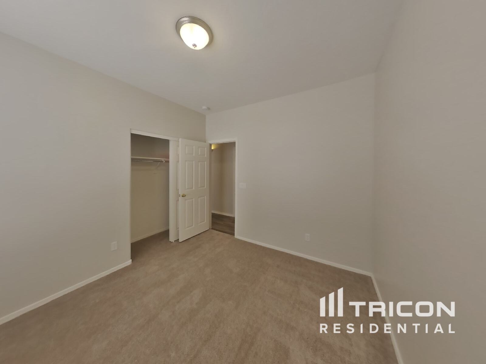 Building Photo - 4333 E Ivanhoe St