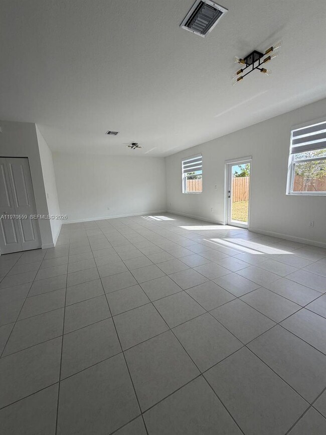 Building Photo - 2638 SE 9th St